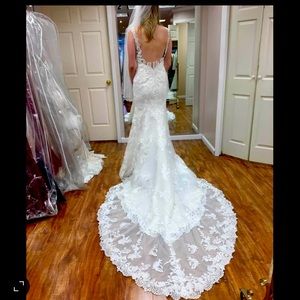 Maggie Sottero “Zamara” Lace Wedding Dress NWT Size 8 (Sample Size)